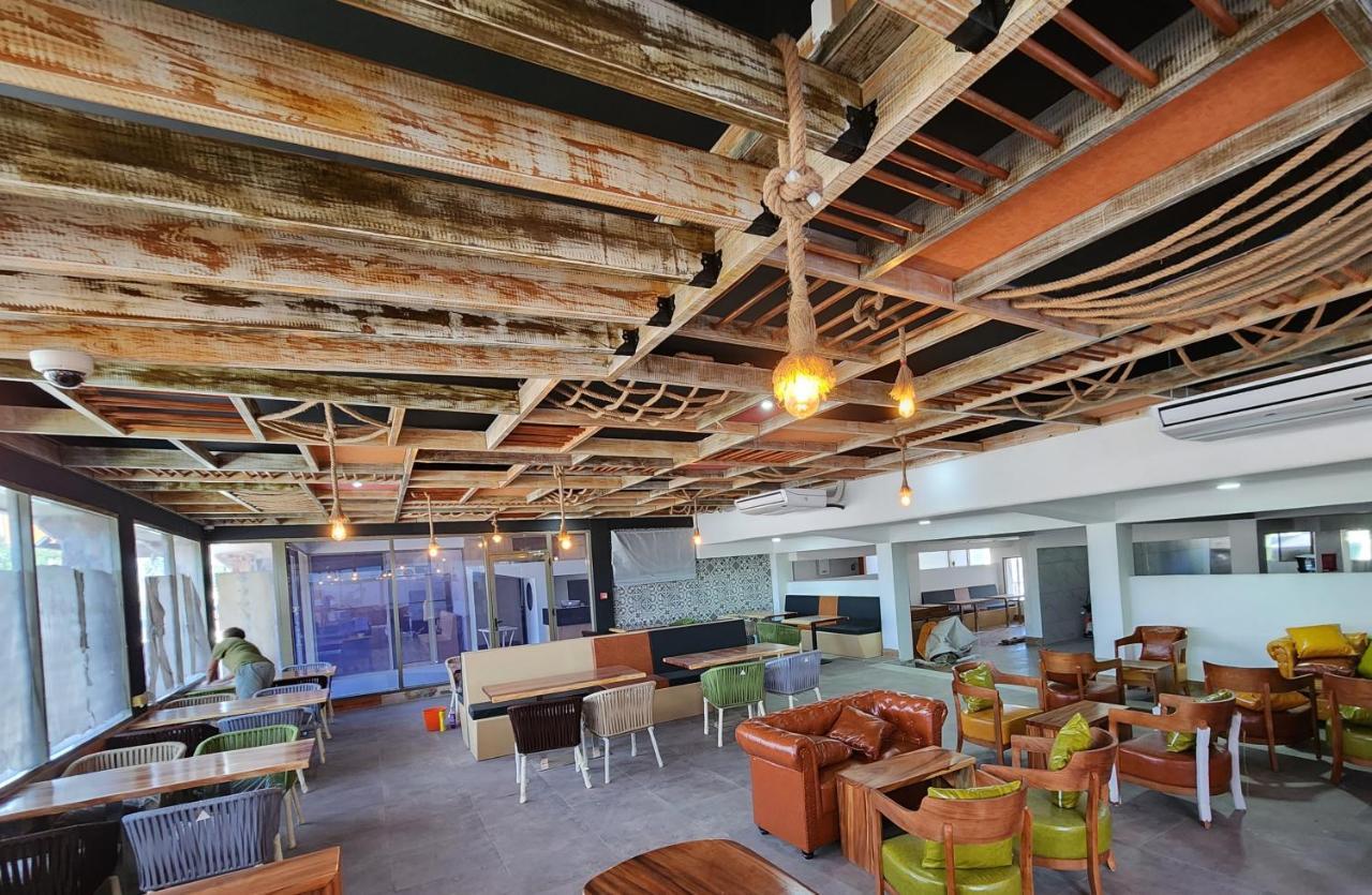 Vualiku Hotel & Apartments نادي المظهر الخارجي الصورة